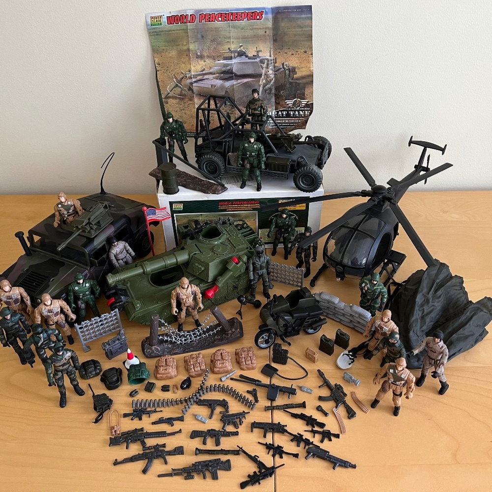 Vintage Lot of World Peacekeepers Power Team Elite Combat Military Toys